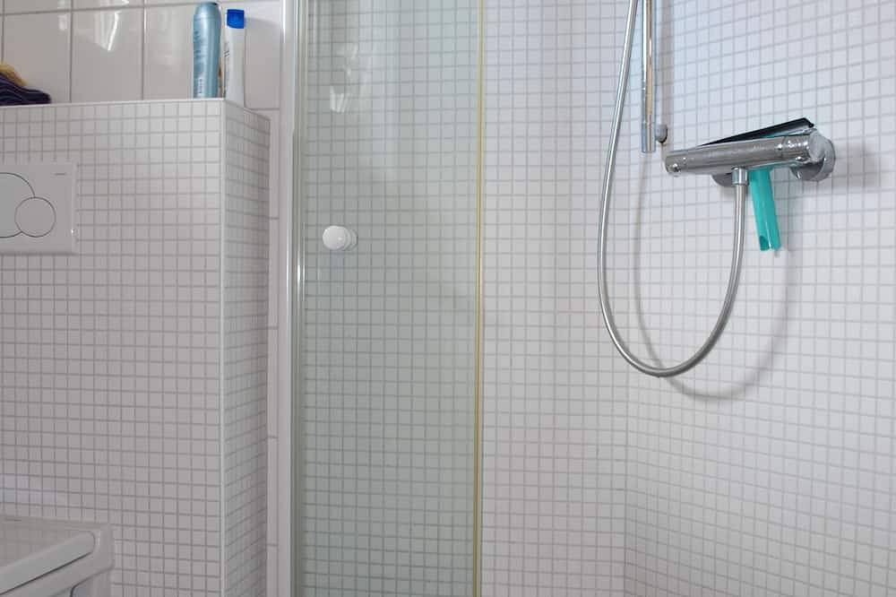 Ganze Wohnung, Nette, moderne Ferienwohnung in ruhiger Lage direkt am Wasser, Wlan in Upleward, Krummhörn