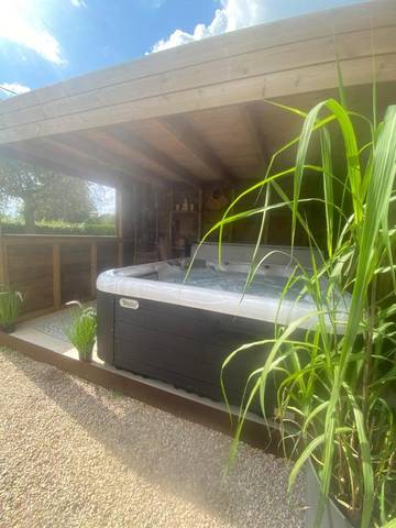Gîte pour 4 personnes, avec piscine ainsi que jardin et jacuzzi à Jalhay
