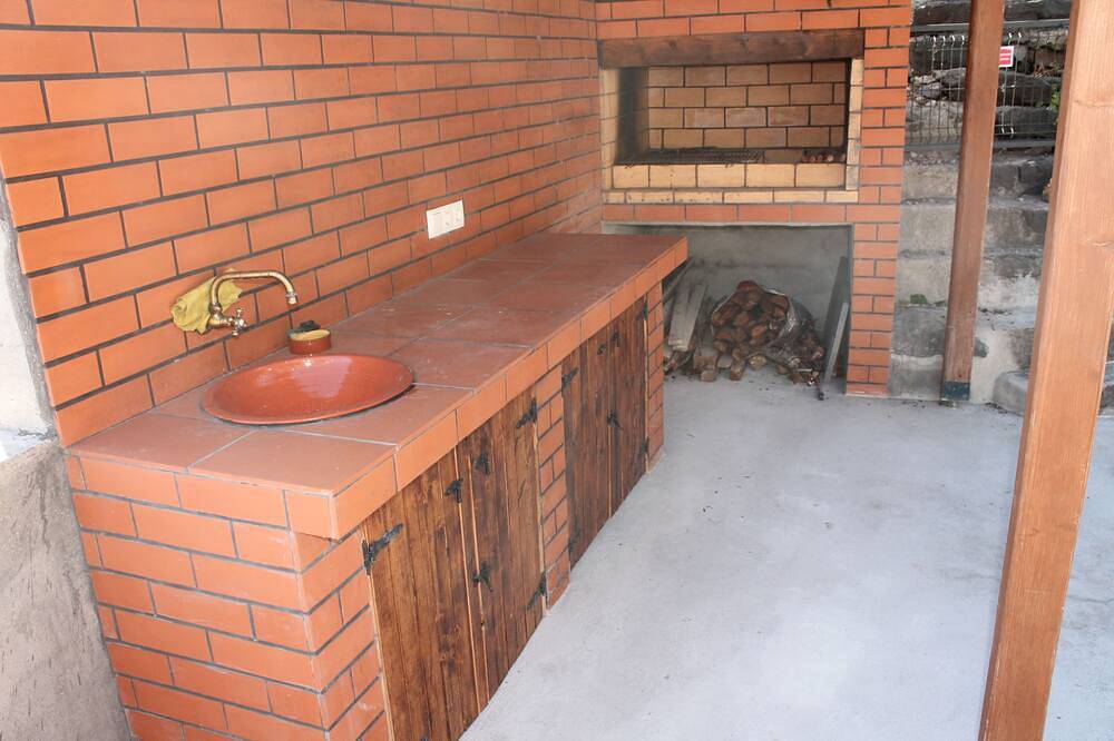 Casa ideal para familias, junto a la playa de Calheta, con barbacoa. in Calheta, Isla de Madeira