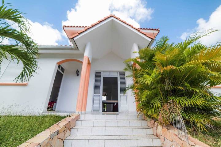 Location de vacances pour 15 personnes, avec piscine et terrasse, animaux acceptés à Sainte-Anne (Martinique) - 3