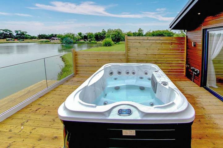 Chalet for 4 people, with hot tub in Yorkshire