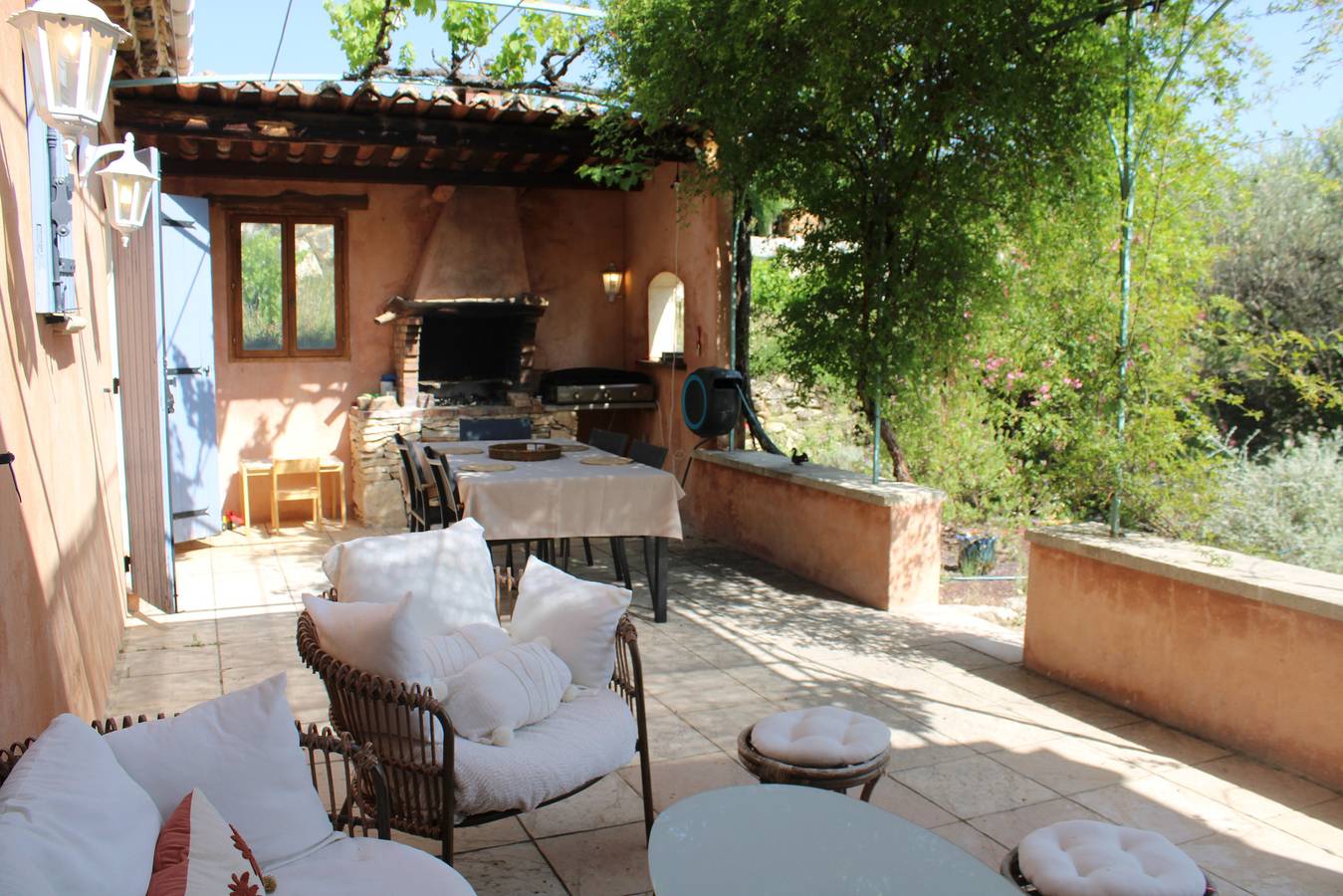 Gite familial Les 3 cyprès avec piscine in Séguret, Vaucluse