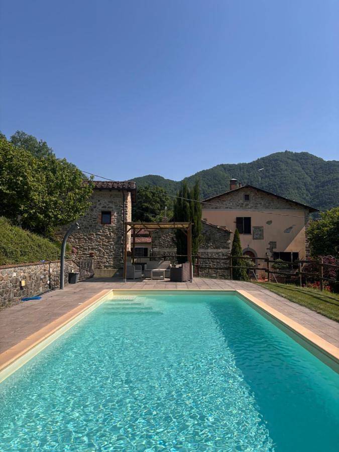 Agriturismo per 3 persone, con Terrazza e Giardino nonché Piscina e Panorama in Parco Nazionale dell'Appennino Tosco-Emiliano