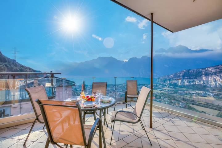 Villa per 8 persone, con terrazza e piscina nonché vista lago, con animali domestici in Trentino-Alto Adige