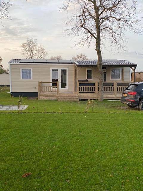 Camping für 6 Personen, mit Terrasse und Garten sowie Ausblick in Renesse