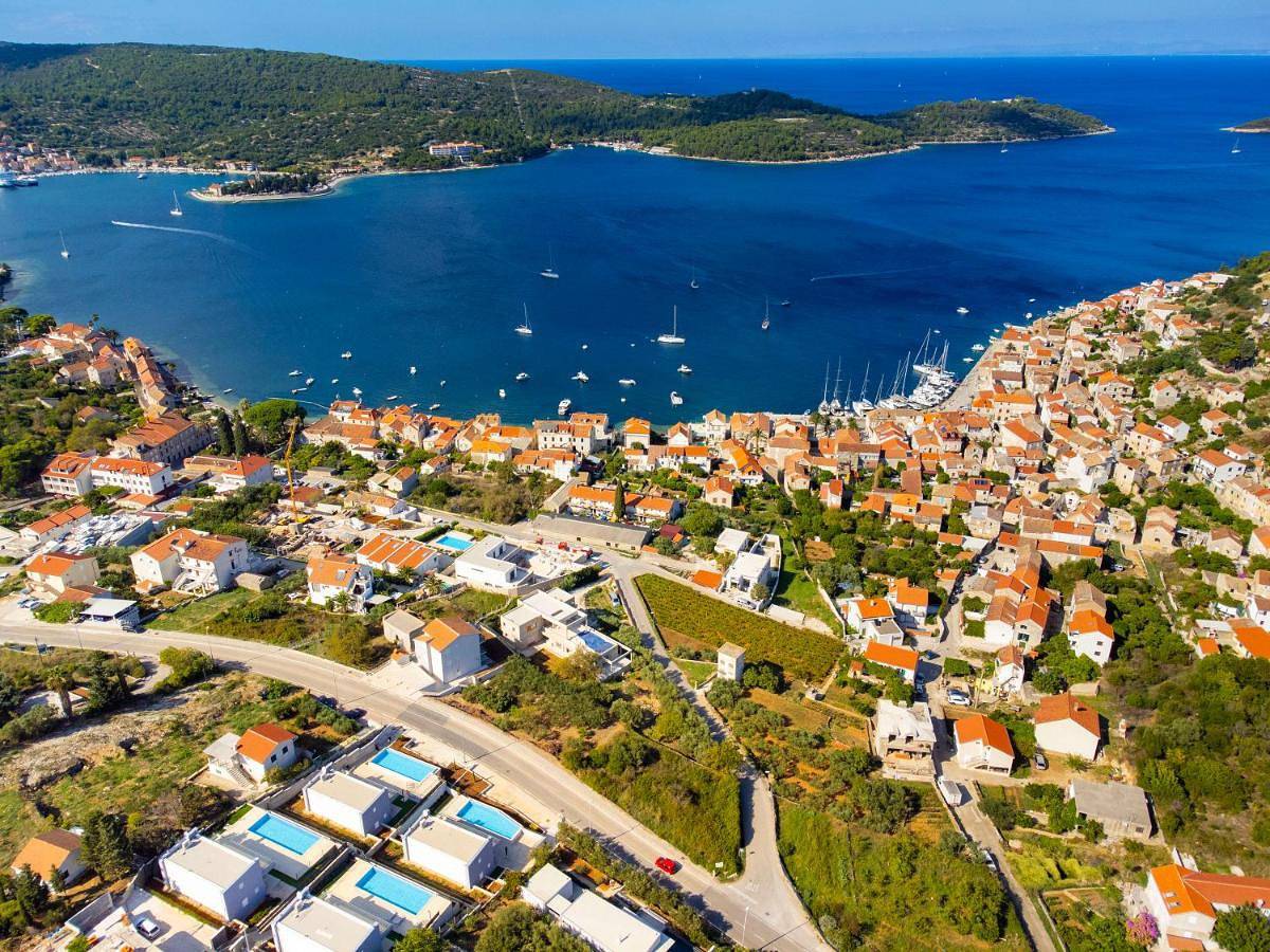 Deluxe Villa with Private Pool in Vis Stadt, Split-Dalmatien