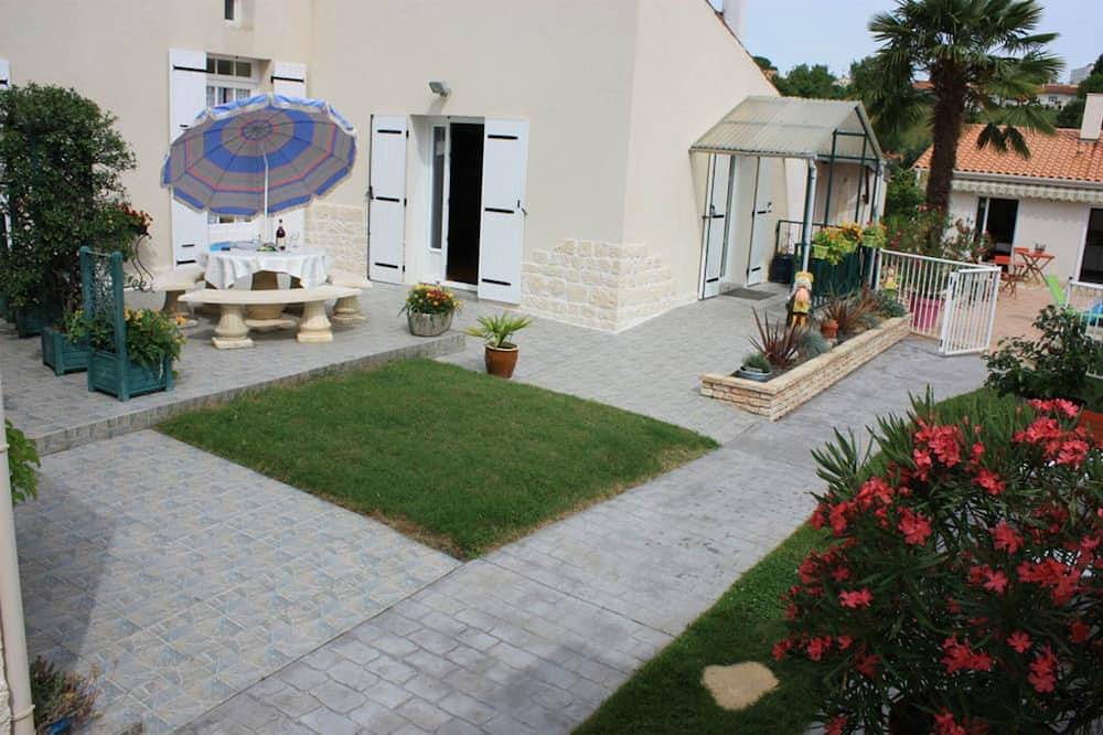 Gîte laccalmie17 alquiler de vacaciones de 2 estrellas con piscina a 2 km del centro in Saintes, Saintes region