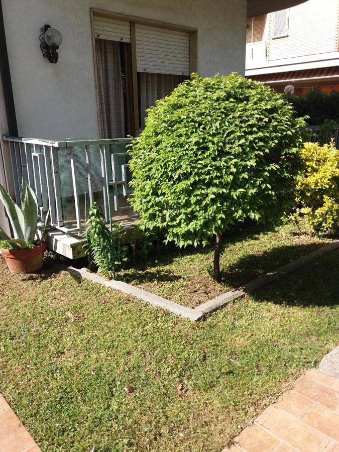 Ferienwohnung für 6 Personen, mit Balkon und Terrasse sowie Garten in Marina di Massa - 4