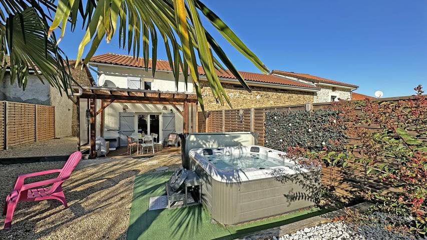 Gîte pour 6 personnes, avec Jacuzzi ainsi que Terrasse et Jardin