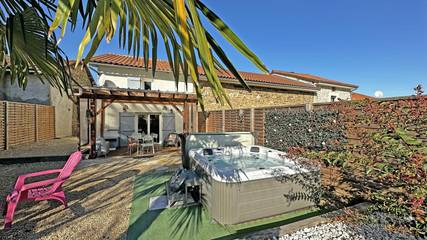 Gîte pour 5 personnes, avec jardin et jacuzzi à Saint-Victurnien