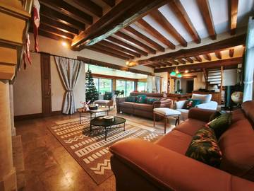 Location de vacances pour 10 personnes, avec jardin ainsi que vue et piscine à Paley