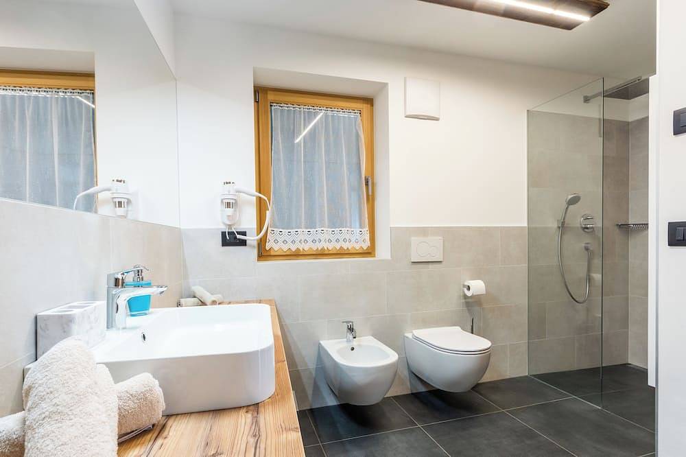 Appartamento intero, Lüch de Corona. Quiet location, no traffic, ideal for families in Vigo (Val Pusteria), San Martino in Badia