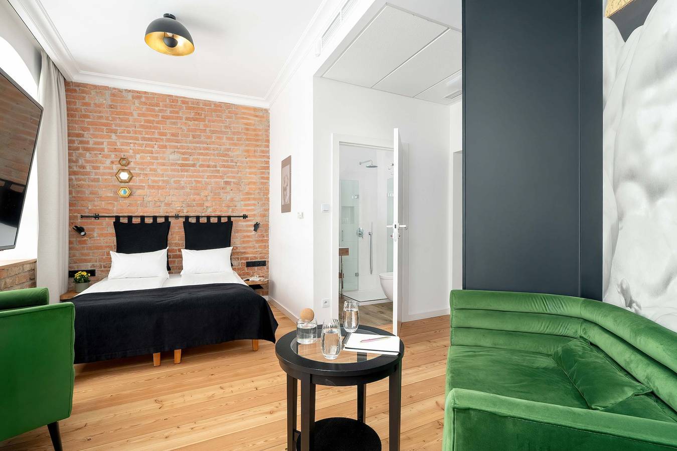 Estudio entero, Kramarska 9 Poznań | Schoeps Residence | Apartment for Two in Historic Surroundings | Old Market Square | Remote Work in Poznań, Gran Polonia (región histórica)