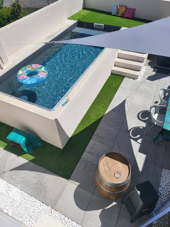 Location de vacances pour 6 personnes, avec Terrasse ainsi que Jardin et Piscine dans Poulan-Pouzols