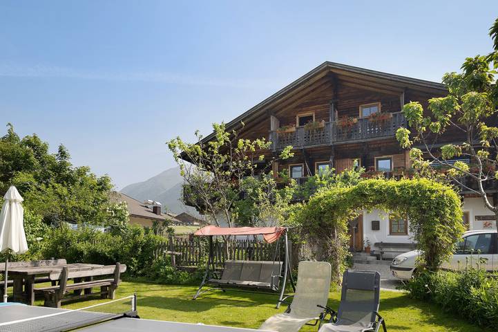 Estudio entero, Apartamento estudio 'Jelerhof Apt Talblick' con vistas a la montaña, jardín compartido y Wi-Fi in Villgratener Berge, Valle di Casies