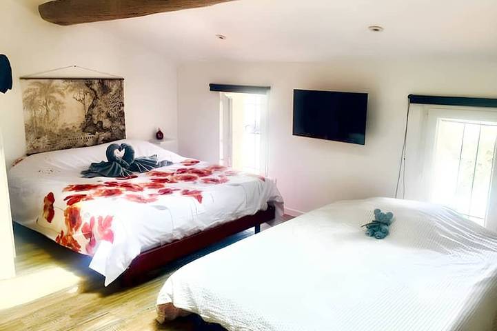 Gîte pour 4 personnes, avec Terrasse ainsi que Jardin et Piscine à Saint-Jory - 2