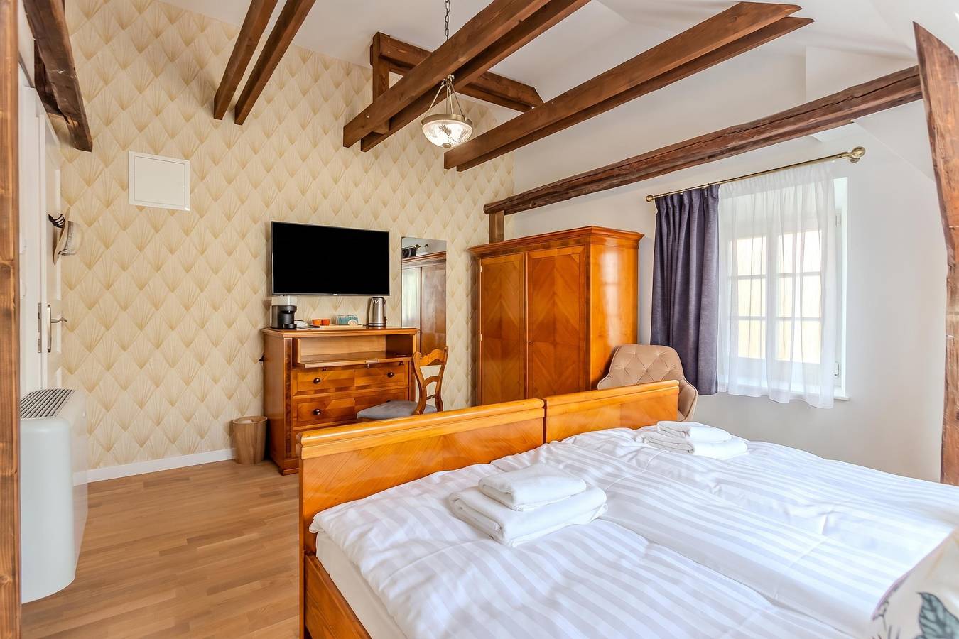 Fulop Panzio-Goldenrod Room in Révfülöp, Balaton Region