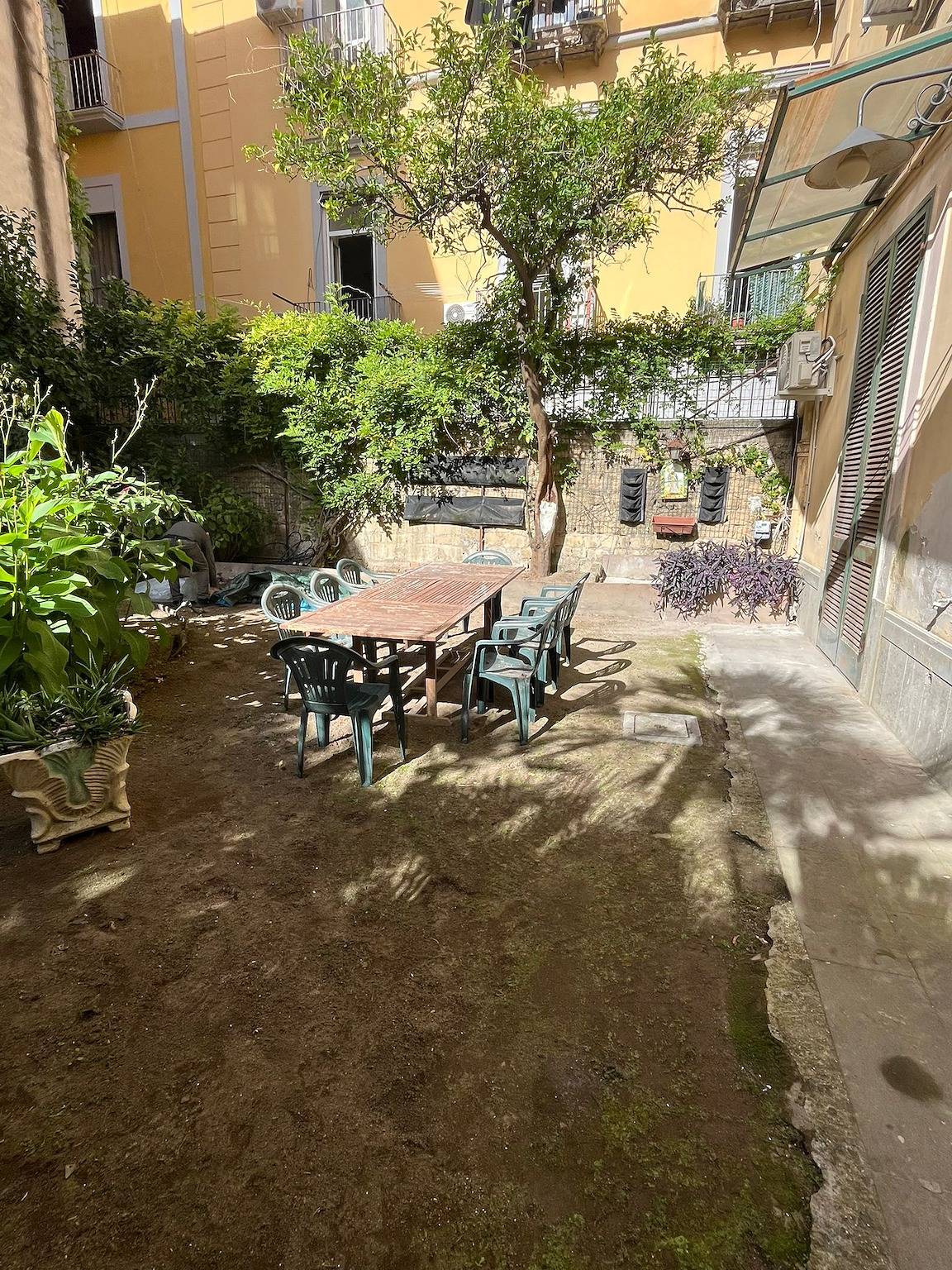 Geheel appartement, Vakantieappartement voor 6 personen met tuin in Napels, Provincie Naples