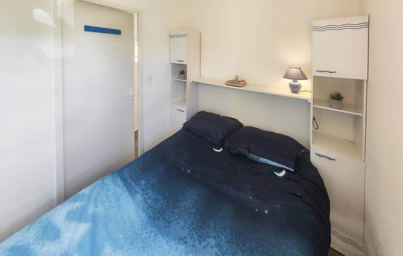 Ganze Ferienwohnung, Moderne Wohnung mit Parkplatz, TV und 2 km zum Stadtzentrum in Narbonne Plage, Narbonne