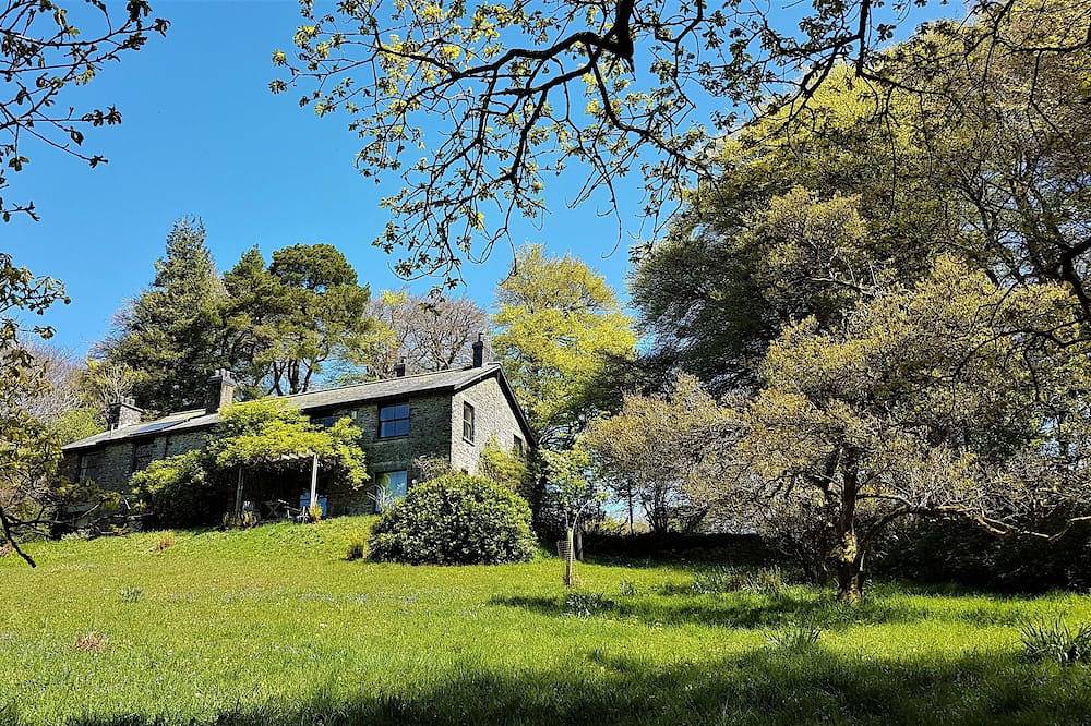 Special cottage for 2-4 in secluded nature reserve in Exmoor National Park. in Dulverton, Somerset