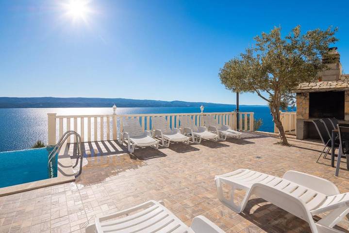 Villa pour 15 personnes, avec vue ainsi que piscine et jardin à Céline - 4