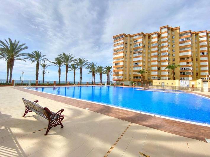 Ferienwohnung für 4 Personen, mit Garten und Kinderpool sowie Pool und Ausblick