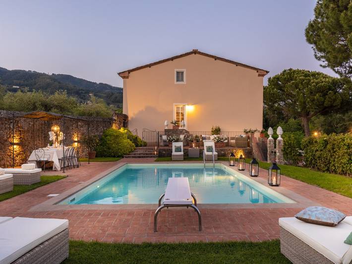 Agriturismo per 12 persone, con terrazza e giardino nonché piscina in Capannori
