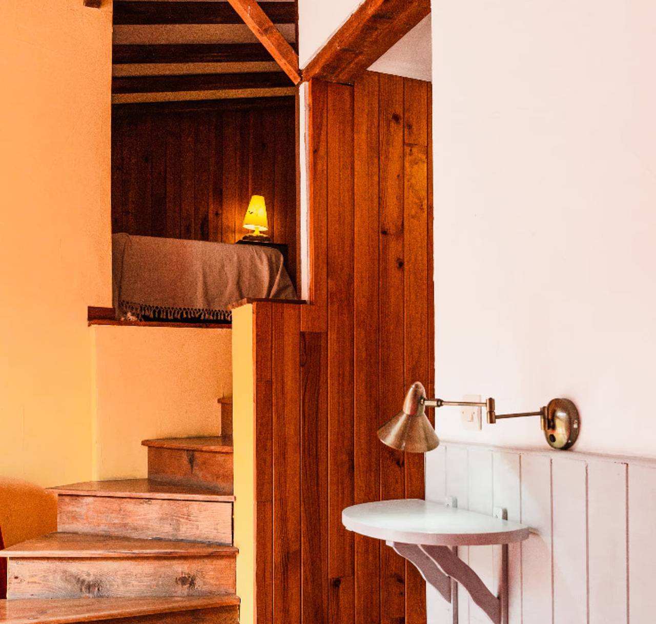 Room 'Cytise' with Private Terrace, Shared Garden and Wi-Fi in L'Épine (Provence-Alpes-Côte d'Azur), Gap region