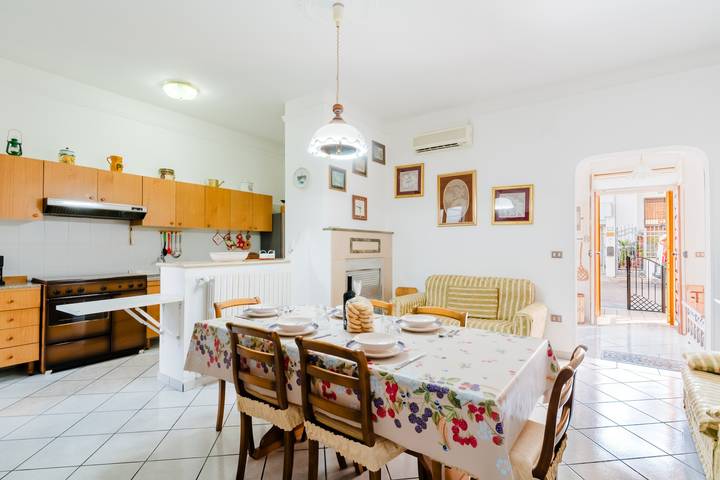 Ferienhaus 'Simona' mit Gemeinschaftsterrasse, WLAN und Klimaanlage in Taviano, Golf von Tarent