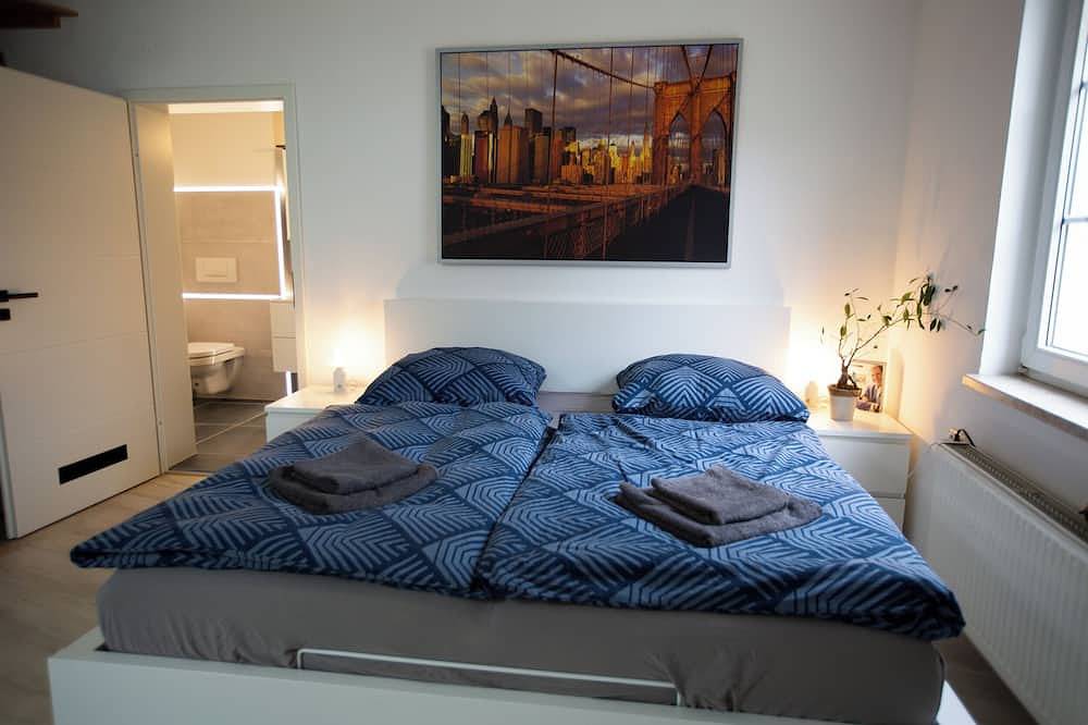Ganze Wohnung, Deluxe Double Studio with kitchen line, bathroom, Shower, Toilet & king bed in Rudolstadt, Saaleland