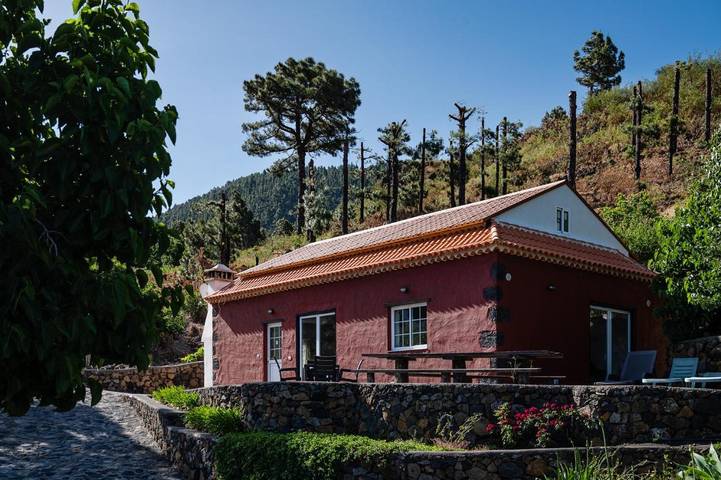 Casa rural para 5 personas, con jardín además de vistas al lago y vistas en La Palma