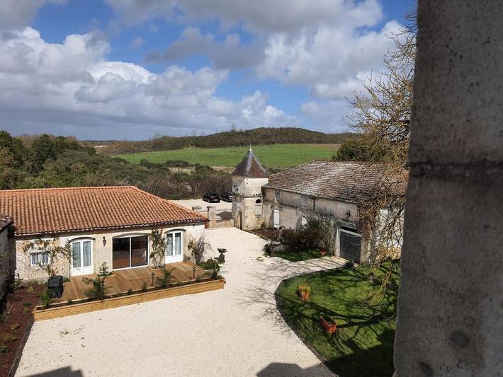 Location de vacances pour 8 personnes, avec piscine et jardin, animaux acceptés à Cherves-Richemont - 2