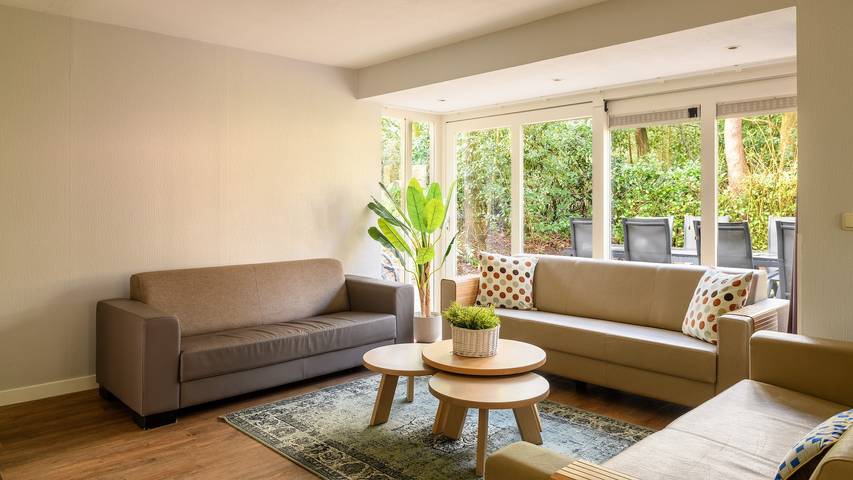 Bungalow für 8 Personen, mit Balkon/Terrasse und Sauna sowie Terrasse in den Niederlande