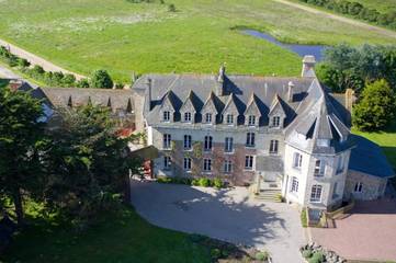 Hôtel pour 4 personnes, avec jardin ainsi que terrasse et vue à Surville