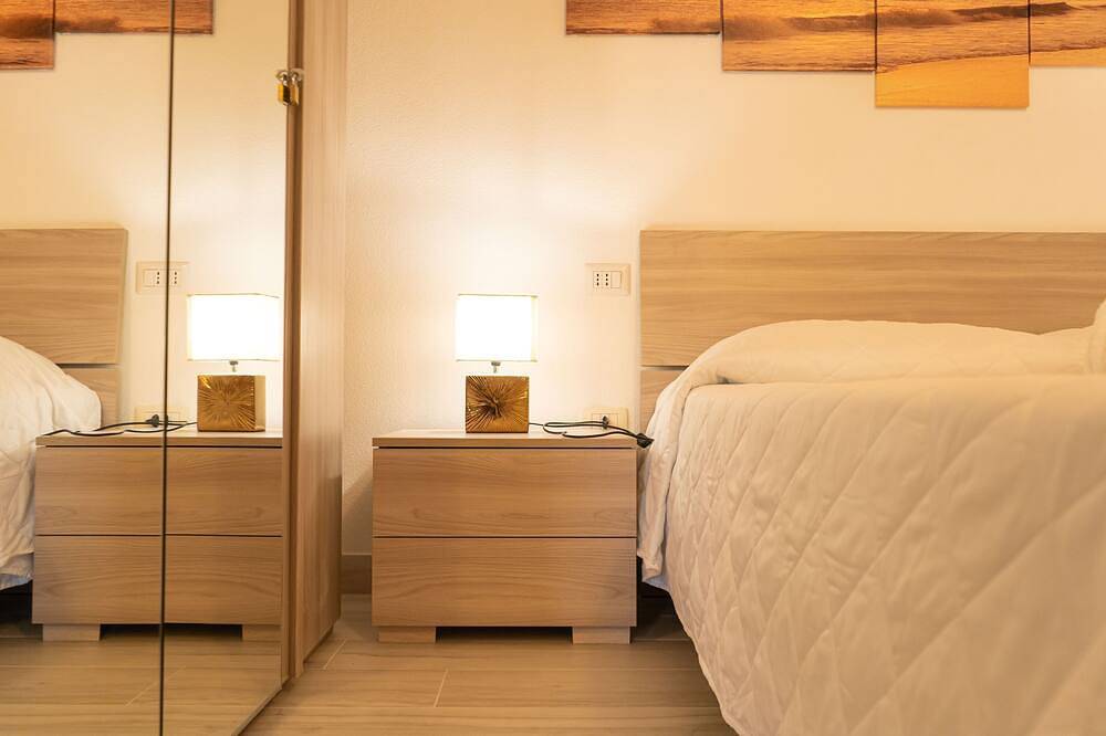 Appartamento intero, Bouganville - Due Camere da Letto Appartamento, Ospiti Massimo 4 in Posada, Provincia di Nuoro