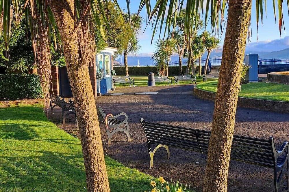 Secluded Seaview Cottage With Private Hot Tub in Isle of Bute, Argyll & Bute