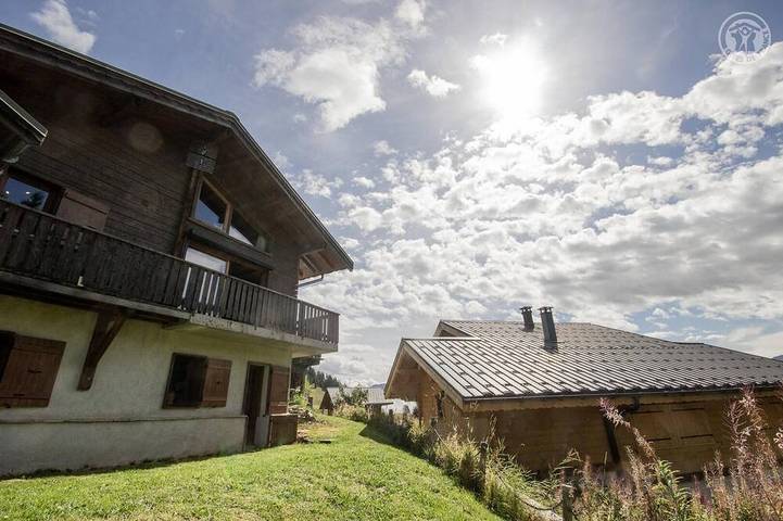 Location de vacances pour 10 personnes, avec balcon et jardin à Hauteluce