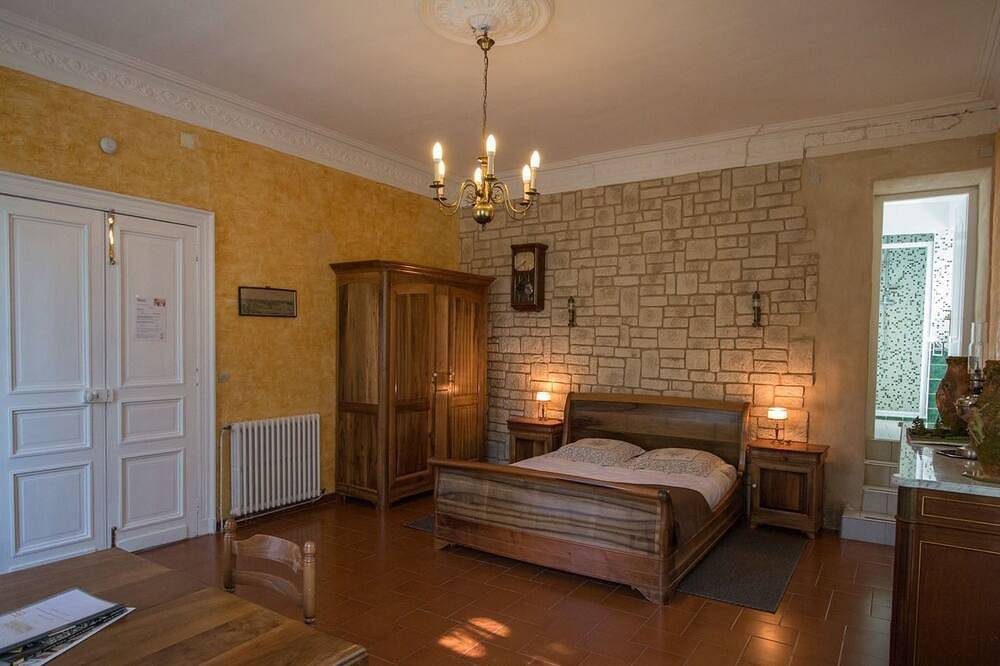 Chambre Double au Domaine du Vern in Saint-Affrique, Parc naturel régional des Grands Causses