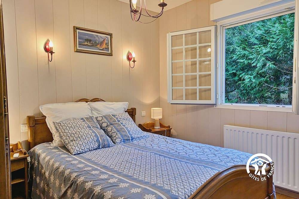 Gîte de charme avec étang privé, activités de loisirs et randonnées, proche villages pittoresques in Saint-Pierre-sur-Orthe, Parc naturel régional Normandie-Maine