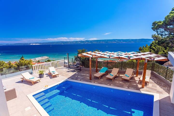 Ferienhaus für 8 Personen, mit Balkon/Terrasse und Meerblick sowie Pool in Duće