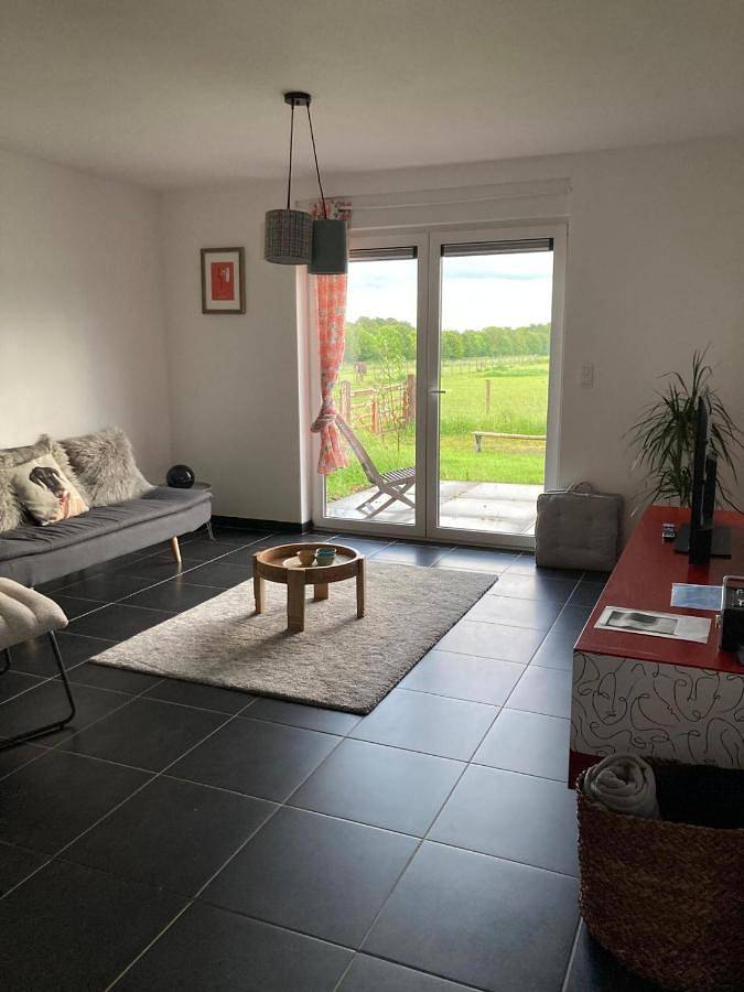 Location de vacances pour 4 personnes, avec terrasse ainsi que vue et jardin dans Comblinay
