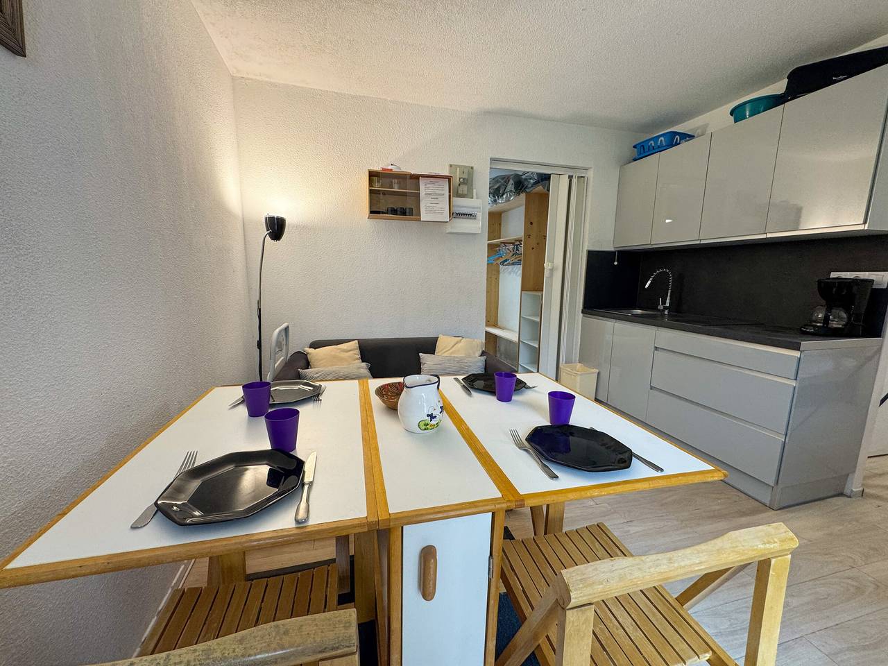 Appartement entier, Appartement cosy à Bernex, proche des pistes et sentiers, avec terrasse ensoleillée et wifi.
 in Bernex, Région de Thonon-les-Bains