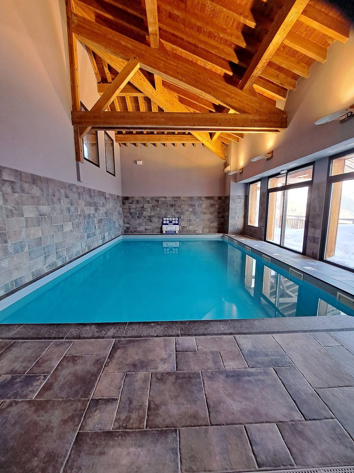 Appartement entier, Appartement "Superbe Duplex- Résidence Alpine" avec terrasse privée, balcon et Wi-Fi in Les Carroz, Arâches-la-Frasse