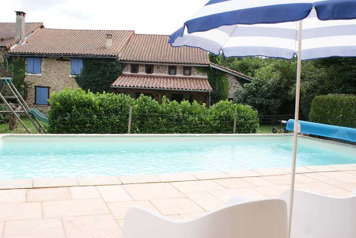 Gîte pour 8 personnes, avec piscine, adapté aux familles