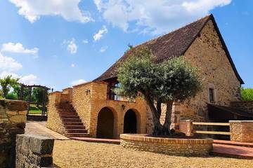 Gîte pour 6 personnes, avec vue sur le lac et jardin ainsi que vue et piscine à Domfront-en-Champagne