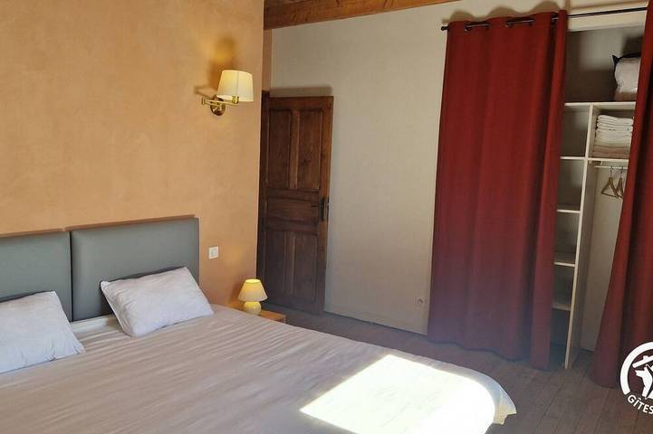 Location de vacances pour 8 personnes, avec piscine et jardin à Livers-Cazelles - 4