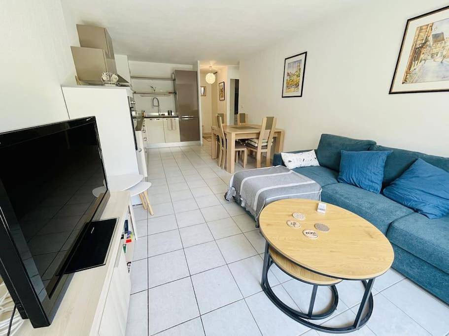 Appartement entier, One-Bedroom Apartment in Venelles, Région d'Aix-en-Provence