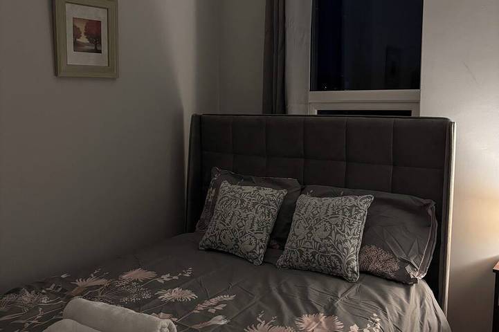 Stonehaven Donegal Town- Luxury Stylish Townhouse, Sleeps 6, Pet-Friendly Stay in Donegal, County Donegal