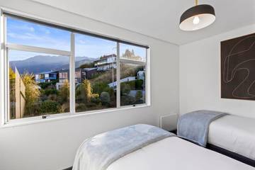 Villa for 4 Guests in Queenstown, Otago, Picture 1