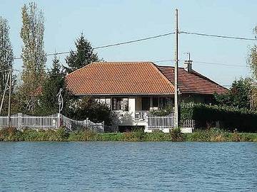 Chambre d’hôte pour 2 personnes, avec jardin, animaux acceptés dans l' Ain